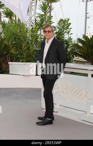 Cannes, Frankreich. 22. Mai 2023. CANNES, FRANKREICH - MAI 21: Todd Haynes nimmt am 21. Mai 2023 am 76. Filmfestival von Cannes im Palais des Festivals in Cannes, Frankreich, an der Fotokonferenz „Mai Dezember“ Teil. Foto: DGP/imageSPACE/MediaPunch Credit: MediaPunch Inc/Alamy Live News Stockfoto