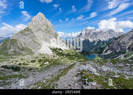 Mt. Sonnenspitze und Mt. Zugspitze Stockfoto