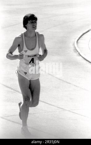 Sportler und Läufer Sebastian Coe in Weste bei den Phillip Games in Gateshead cerca 1980er Stockfoto