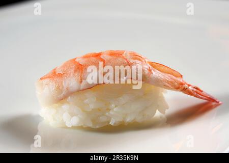 Ebi Sushi: nigiri Sushi mit Garnelen Stockfoto