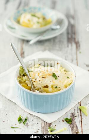 Kartoffel- und spitzkohl Gratin Stockfoto