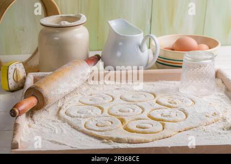 Hausgemachter Teig für Donuts Stockfoto