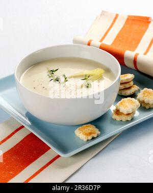 Vellutata di indivia Belga (Creme von chicoree Suppe, Italien) Stockfoto