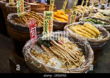 Radieschen auf dem Nishiki-Markt in Kyoto, Japan Stockfoto