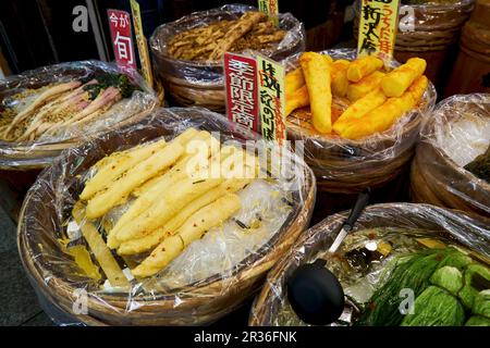 Wurzelgemüse auf dem Nishiki-Markt in Kyoto, Japan Stockfoto