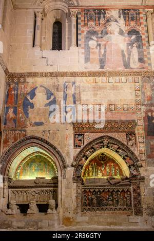 Sepulcros y pinturas murales en el brazo sur del crucero. Catedral de la Asunción de la Virgen, catedral vieja, Salamanca, comunidad Autónoma de Castilla y León, Spanien. Stockfoto