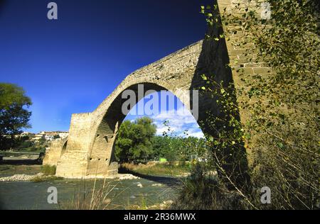 Puente romanico sobre el rio Isabena. Capella. Valle de Isábena. Pirineo Aragones. Huesca. España. Stockfoto