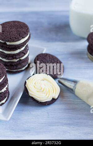 Hausgemachte Oreo-Kekse Stockfoto
