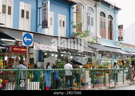 Singapur - 21. Oktober 2022 : Buffalo Road, lokale Marktstraße im Little India District Stockfoto
