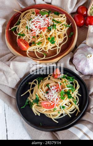 Spaguetti mit Tomate, Käse und Oregano, typisch italienische Pasta Stockfoto