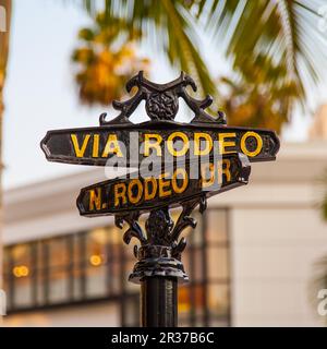 Berühmte Steetsigh Rodeo Dr in Los Angeles, der Luxus-block Stockfoto