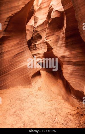 Innere des Antelope Canyon, versauten orange Wellen aus Stein gemacht Stockfoto