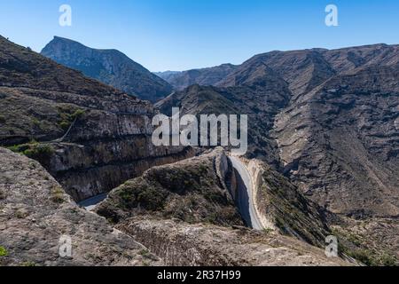 Zerklüftete Berge westlich von Salalah, Oman Stockfoto