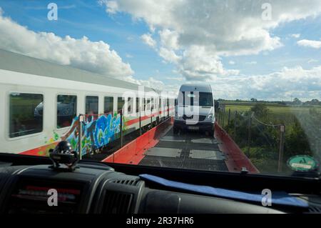 Mit dem Autozug zur Insel Sylt, Hindenburgdamm, Nord-Friesland, Schleswig-Holstein, Deutschland Stockfoto