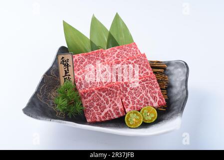 CISED Raw Wagyu Chuck Tenders marmoriert für japanisches bbq oder koreanisches bbq。Translate：“和牛上脑排“bedeutet Dish Name。 Stockfoto