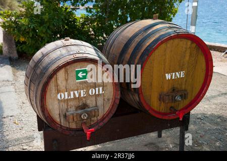 Fässer für Olivenöl und Wein, Kuciste, Peljesac Halbinsel, Dalmatien, Kroatien Stockfoto