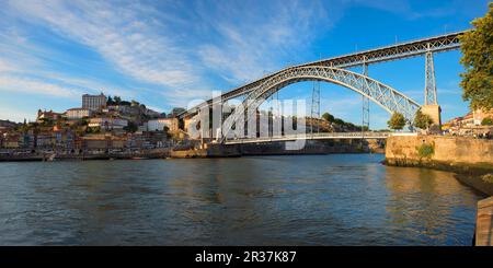 Brücke Ponte Dom Luis I über den Fluss Douro, Porto, Portugal Stockfoto