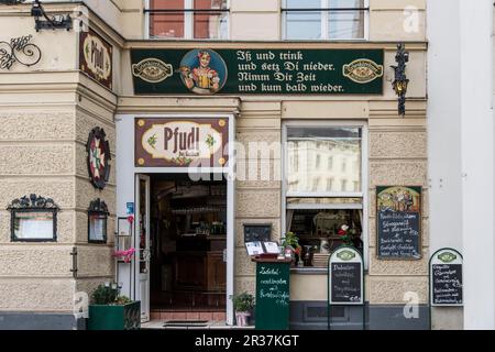 Traditionelles Pfudl Inn, Bermuda-Dreieck, Wien, Österreich Stockfoto