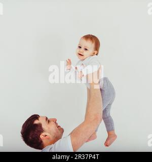 Papa und Baby Spaß Stockfoto