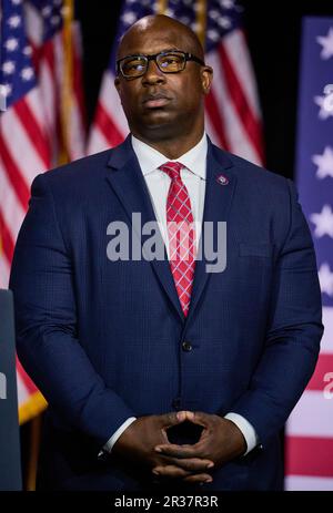 VALHALLA, NY, USA - 10. MAI 2023: Der Kongressabgeordnete Jamaal Bowman spricht am SUNY Westchester Community College. Stockfoto