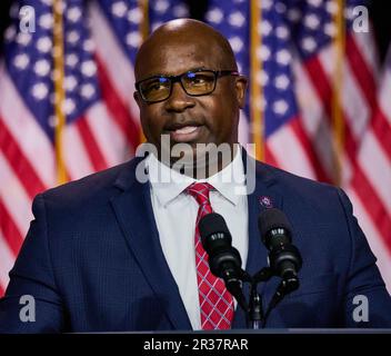 VALHALLA, NY, USA - 10. MAI 2023: Der Kongressabgeordnete Jamaal Bowman spricht am SUNY Westchester Community College. Stockfoto