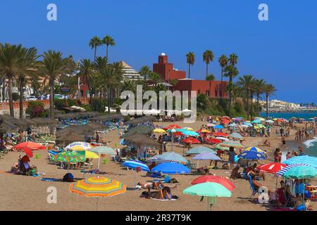 Strand, Burg Bil-Bil, Benalmadena. Costa del Sol, Provinz Malaga, Andalusien, Spanien Stockfoto