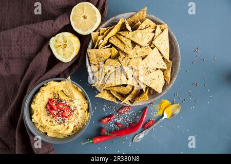 Scharfe Cracker mit Kurkuma (von oben gesehen) Stockfoto