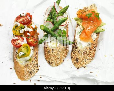Drei Scheiben Weißbrot Stockfoto
