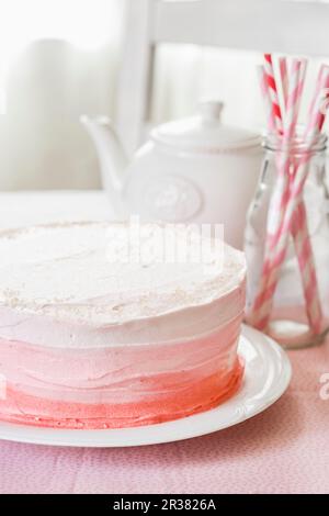 Ein rosafarbener Ombre-Kuchen zum Valentinstag Stockfoto