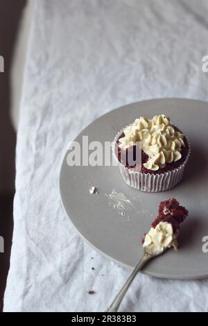 Ein roter Samt Cupcake (vegane) Stockfoto