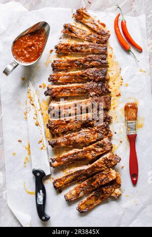 Rinderrippchen in hausgemachter bbq-Sauce Stockfoto