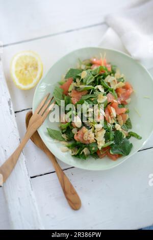 Tabbouleh mit Mandelflocken Stockfoto