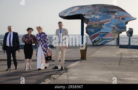 Dakar, Senegal. 22. Mai 2023. Willy Borsus, Vizepräsident der Wallonischen Föderation, Hadja Lahbib, Prinzessin Astrid von Belgien und Pascal Smet, Staatssekretär für die Region Brüssel, die am ersten Tag einer Wirtschaftsmission in der republik Senegal in Dakar (Senegal) bei einer Fotogelegenheit am Place du Souvenir fotografiert wurden, Am Montag, den 22. Mai 2023. BELGA FOTO BENOIT DOPPAGNE Kredit: Belga News Agency/Alamy Live News Stockfoto