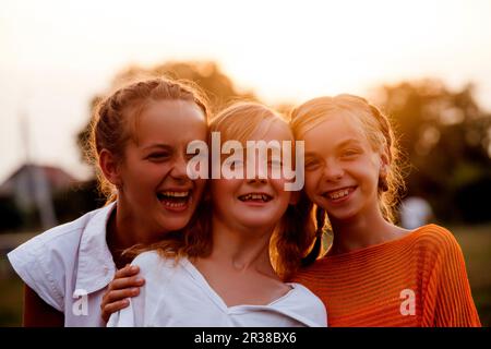 Zwei Mädchen im Teenageralter Stockfoto