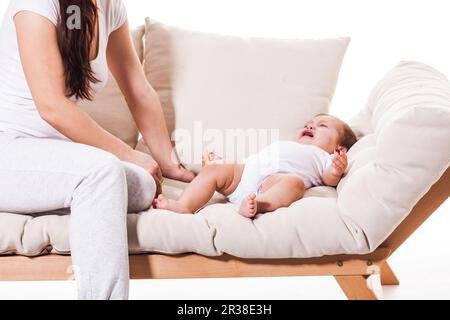 Das Baby weint bitterlich Stockfoto