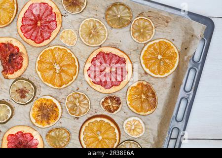 Getrocknete Orangen, Zitronen, Limetten und Grapefruit Stockfoto