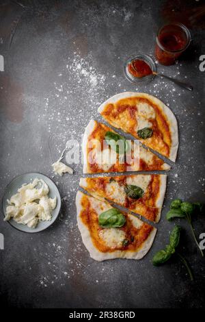 Hausgemachte Pizza margherita Stockfoto