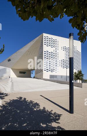 FRANKREICH. GIRONDE (33). BORDEAUX. PALUDATE QUAY. DAS "MECA" (HAUS DER CRETIVE-WIRTSCHAFT UND -KULTUR) IST EIN MULTIFUNKTIONALER KULTURRAUM (ARCHITEKT: BJARK) Stockfoto