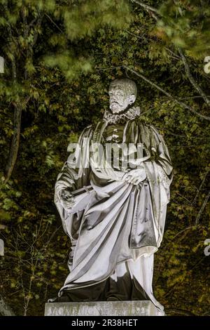 FRANKREICH. GIRONDE (33). BORDEAUX. DIE STATUE VON MONTAIGNE, QUINCONCES SQUARE Stockfoto