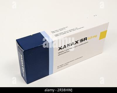 Prag, Tschechische Republik-3. MAI 2024: XANAX Box mit Medikament mit ALPRAZOLAM Wirkstoff von PFIZER, verwendet zur Behandlung von Angstzuständen und Panikstörungen Stockfoto