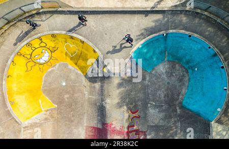Livingston, Schottland, Großbritannien. 22. Mai 2023 Draufsicht auf den Livingston Skatepark, West Lothian. Der Skatepark wird zu einem denkmalgeschützten Gebäude. Stockfoto