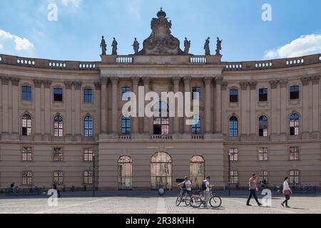 Berlin, Deutschland - Juni 01 2019: Die ehemalige Königliche Bibliothek, jetzt Sitz der Rechtsfakultät der Humboldt-Universität Berlin. Stockfoto