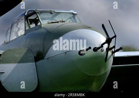 Die De Havilland DH.98 Mosquito ist ein britisches zweimotoriges, schulterflügeliges, multifunktionales Kampfflugzeug, das im Zweiten Weltkrieg eingeführt wurde. Stockfoto