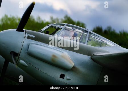 Die De Havilland DH.98 Mosquito ist ein britisches zweimotoriges, schulterflügeliges, multifunktionales Kampfflugzeug, das im Zweiten Weltkrieg eingeführt wurde. Stockfoto