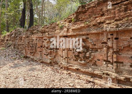 Die präangkorianischen Ruinen von Sambor Kuk in Kambodscha zeigen die Ursprünge der Khmer-Architektur Stockfoto