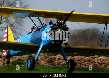 Leichtflugzeuge auf dem lokalen Club-Flugplatz in Großbritannien. Stockfoto