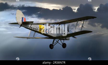 Tigermoth Vintage UK Biplane Pilot Training Aircraft in Aktion. Stockfoto