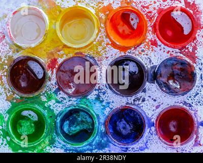 Zur Palette der Kinder Aquarellfarbe Stockfoto