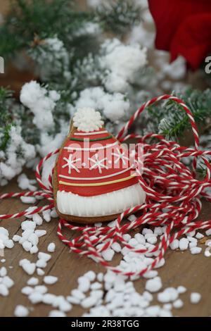 Ein Butterkeks-Hut mit Puderzucker und Nippzucker Stockfoto