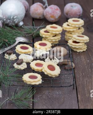 Blood Orange Marmeladenkekse, Shortbread Kekse und Schokoladenlocken Stockfoto